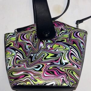 MULTI COLORED BUCKET BAG WITH CLOTH INTERIOR DRAWSTRING CLOSURE INSIDE